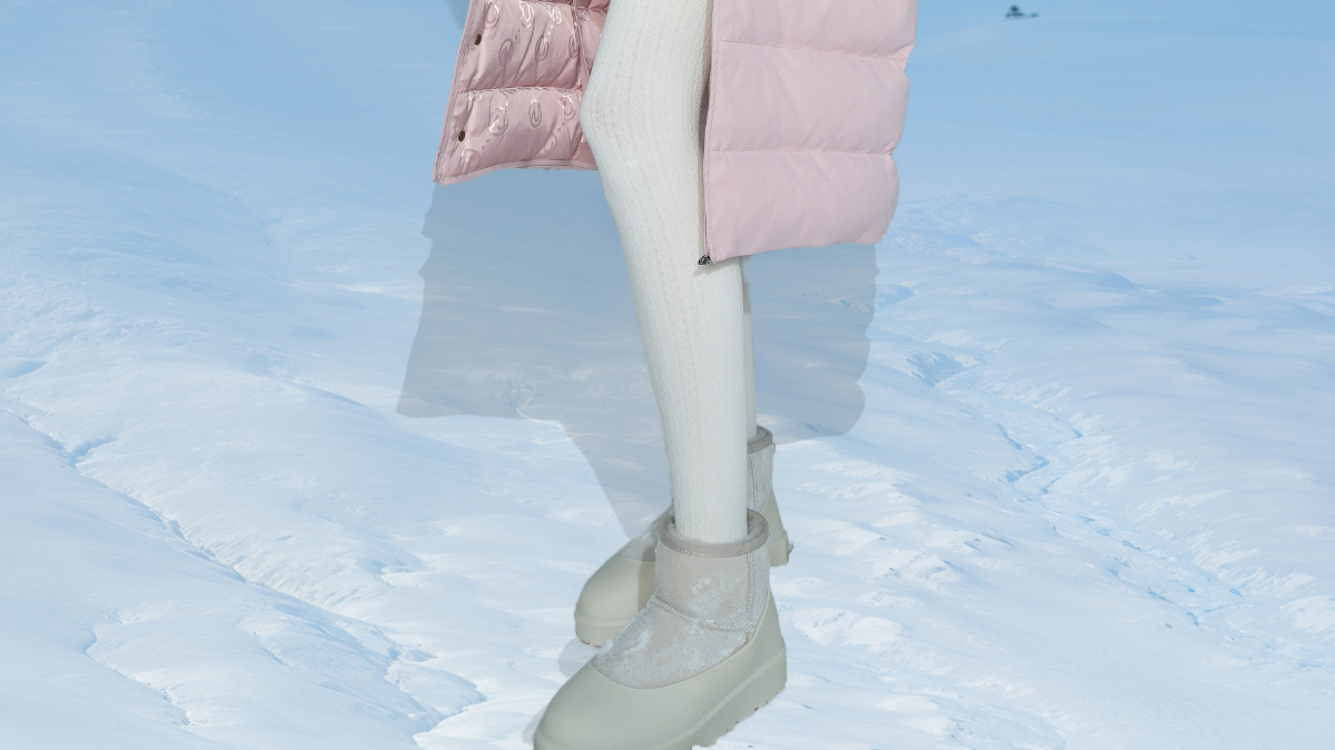 OZLANA snow boots in a winter landscape, showcasing comfort and performance with EVA outsoles on light snow.