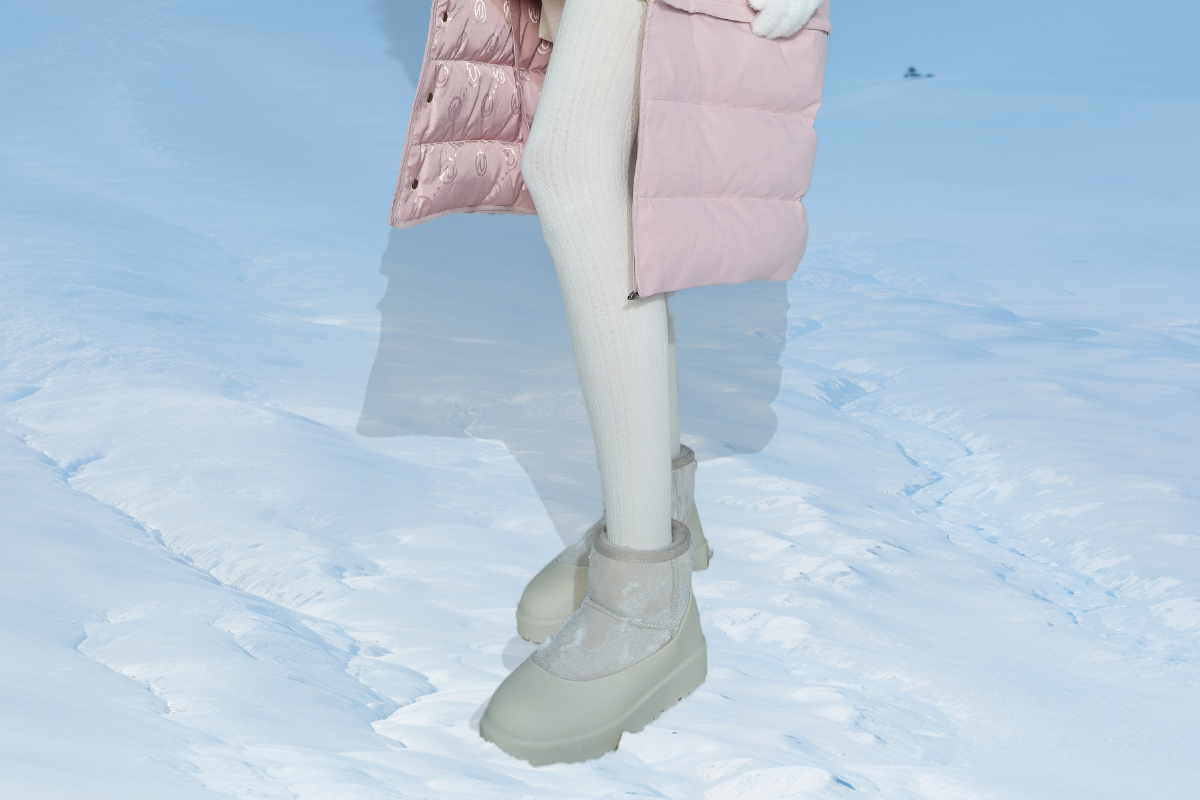 OZLANA snow boots in a winter landscape, showcasing comfort and performance with EVA outsoles on light snow.